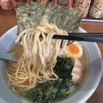 横浜家系らーめん 五十三家 - 麺のリフトアップ
