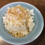 横浜家系らーめん 五十三家 - ご飯にふりかけ、かけられます！