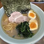 横浜家系らーめん 五十三家 - 味玉ラーメン（910円）
