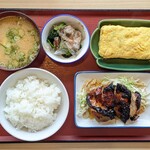 京宇治食堂 - 料理写真:炭火焼チキン 450円 , 葱入り玉子焼 230円 , ほうれん草 150円 , ご飯(中) 250円 , みそ汁 130円