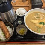 わだ泉 - わだ泉セット。温玉トッピング。ポットって？