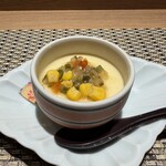 川崎 鮨 よこ田 - 彩り野菜とカニの冷製茶碗蒸し。カニたっぷり。