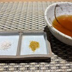 川崎 鮨 よこ田 - 岩塩、カレー塩、天つゆ