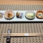 川崎 鮨 よこ田 - 前菜5品。どれもいい感じに美味しい。