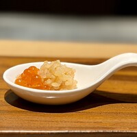 川崎 鮨 よこ田 - ワンスプーンいくら。プチプチしてる。