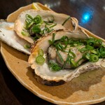 炉端と酒 五臓六腑 - 広島産焼牡蠣