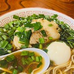 トキワ - ニラの下からチャーシューがこんにちは