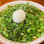 トキワ - ニラで埋め尽くされたニラそばに卵トッピング