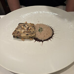 レザンファン ギャテ - コレクション・ドゥ・テリーヌ（選択メニュー）帆立貝のムースと７種類のきのこの温かいテリーヌ　セップ茸とシャテーニュのエミュルション
