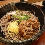かかし - 料理写真:冷やしぶっかけ牛肉そば（麺大盛り）