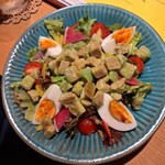 Sake Wine 洋食堂サリエ - 定番!アボカドが主役のニース風サラダ