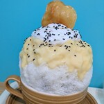 かき氷&デザート&カフェ ボンジョルネ - 写真追加：黒ごまおさつ氷2,200円✨️2年越しの念願フレーバー♪この日のさつまいもは紅はるか。シロップにペーストに使われたお芋は黒ごまが相まって大学芋気分。りんごのコンポート入りです♡