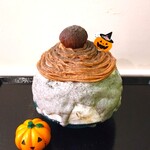 京氷ゆきみ庵 - 氷を絡めて食べると、黒ごまの香ばしさ、風味、旨みが前面にでていて、モンブランクリームは控えめな甘さながらも、黒ごまシロップとの相性の良さが感じられて、めちゃめちゃ美味しい～!!( ^o^)ﾉ