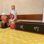 丸竹食堂 - テーブルの様子です。