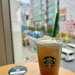 スターバックス・コーヒー - ドリンク写真:三階の窓際の席、新作のピケモコ ティー&ブーケラテ♪