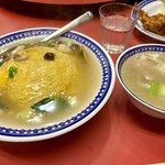 万里 - 天津飯＋豚肉とザーサイスープ