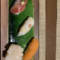 大宮 鮨 いわい - 前半の握り　鰹、烏賊、鮭、帆立