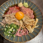 もつ千 - 肉刺5種ユッケスペシャル！低温調理された、ハツ、ガツ、牛タン、豚タン、ハチノスが盛られた、こちらの名物！本日の一推し！