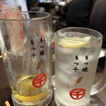 もつ千 - 右の普通サイズでもデカい！左の大は1リットル級！