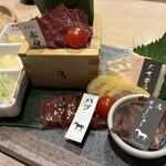 山里 - 馬刺しはマストです。