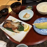 魚定 - 焼魚定食　メヌケ（鯛の一種？）定食
      食べかけで失礼