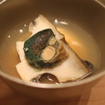 三谷 - 伊勢のあわび　Chablis 2006 Premier Cru Fourchaume　鮑の肝　夜明け前　純米吟醸　(2014/10)