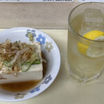 立飲み 天下 - 湯豆腐250円、角ハイ250円