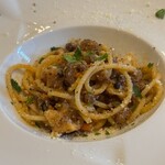 L'ALCHIMIA ASTRATTA - 赤ワインで煮込んだ、香味野菜と蝦夷鹿、栗ラグーソース、アブルッツォ州マンチーニ社のスパゲッティ