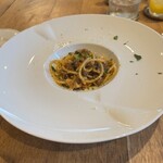 L'ALCHIMIA ASTRATTA - 赤ワインで煮込んだ、香味野菜と蝦夷鹿、栗ラグーソース、アブルッツォ州マンチーニ社のスパゲッティ