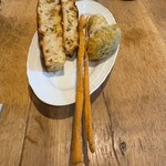 L'ALCHIMIA ASTRATTA - 自家製パン3種