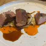 L'ALCHIMIA ASTRATTA - 青森県産ヤマザキポークの肩ロースのグリリアータ、レンコンのピュレ？とバニャットロッソ