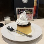 喫茶室ルノアール - 料理写真:■ちょっと固めのレトロプリンホイップクリーム付き¥600