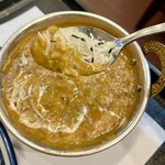 ベンディカ - 硬めに炊き上げた長粒米はカレーを吸い込み、程良い柔らかさになる
