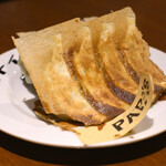 モトイギョーザ - パパ餃子(8個)@税込750円