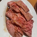 炭火焼肉ホルモン まるは - 