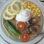 OYSTER FARM - 燻製牡蠣入り　オイルとレモン、歯応えのある冷麺に合うー