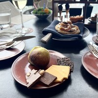 ザ タヴァン グリル＆ラウンジ - 