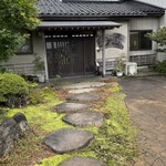 レストラン ウオゼン - お店へのアプローチ