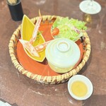 かに道楽 - 籠盛(カニ酢、ミニサラダ、ミニ茶碗蒸し)