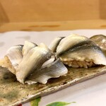 穴子料理と地酒 浅草 川井 - 新子の握り　熊本産