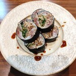 酒場オムロ - 秋刀魚のガリの海苔巻き