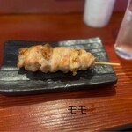 焼き鳥アポロ - モモ　熱々いい香り