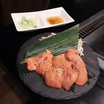 東京鉄板倶楽部 DEN - ・宮崎県産【特選】若鶏の白レバー焼〜ネギ塩ダレ〜　¥780（税抜）