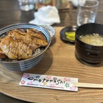 豚丼カフェばっくやーど - 