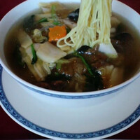 中国料理 桃花林 - 牛肉入りつゆそばと自家製XO醬炒飯