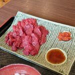 田部畜肉 - 馬刺し定食