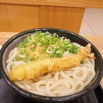 はなまるうどん - 料理写真:かけうどん(大)海老天。
北海道最後の食事。
急に現実モードになり、フードコートではなまるうどん(*≧艸≦)
実は、はなまるは初。大が3玉なのには驚き!
茹でてあるうどんを、湯がいて温めていた。