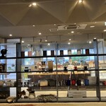 Unir - 落ち着くけど、広々見渡せる店内。