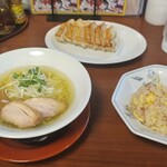鶏そば てんほう - 料理写真: