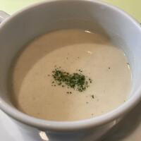 オステリア ガウダンテ 大阪駅前第4ビル店 - スープは、きのこポタージュ♪